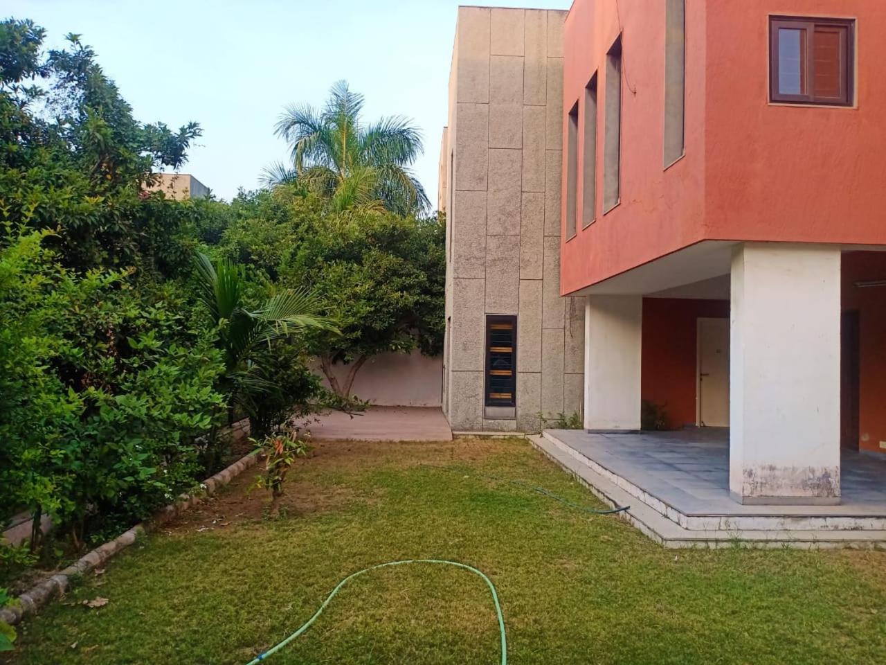Villa-Safal Amrakunj 阿穆达巴 外观 照片